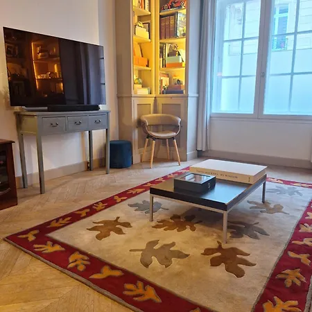 Triplex, Parc Monceau Apartment Paris